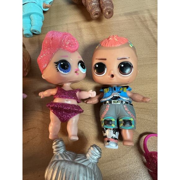LOL OMG Surprise Mini Dolls Lot With Accessories #T864 - Picture 2 of 12
